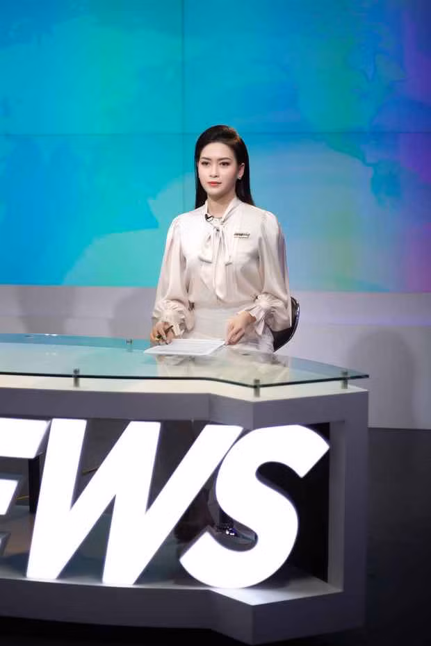 Năm 2014, Hồng Anh đã có cơ hội góp mặt trong một số dự án phim lớn như phim hài tết "Đại gia chân đất"; "Một trăm nhịp yêu";...