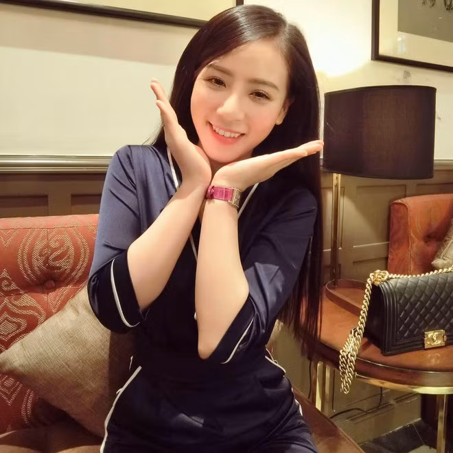 Dù không tham gia hoạt động nghệ thuật, không đóng phim hay ca hát nhưng lượt theo dõi trên trang cá nhân của hot girl Việt - Lan Phương vẫn sở hữu vẫn cao ngất ngưởng.