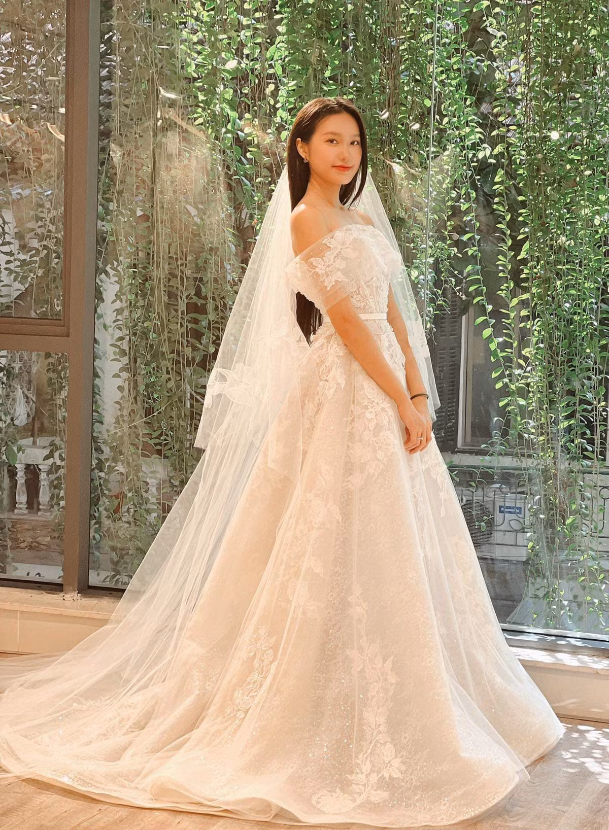 So với thời con gái, bà xã Đoàn Văn Hậu càng nhuận sắc khi làm mẹ bỉm sữa.