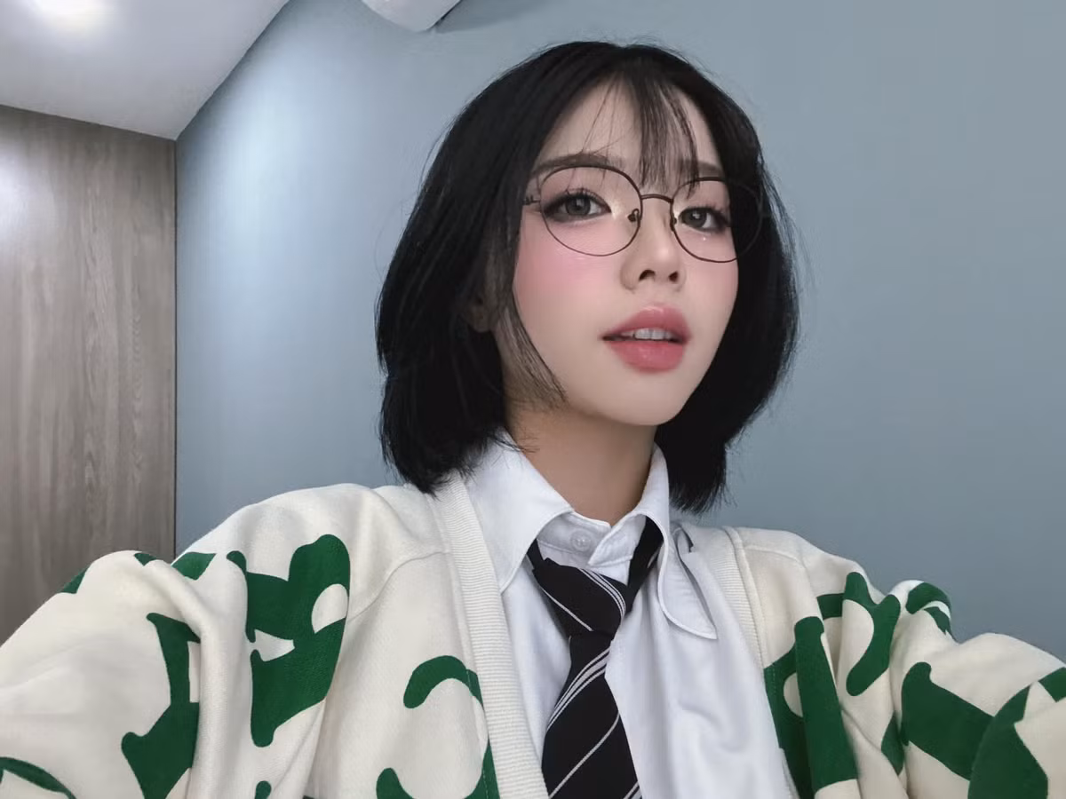 Remind từng tham gia khá nhiều giải đấu chuyên nghiệp dành cho nữ và đạt được nhiều thành tích như vô địch icafe Gò Vấp và vô địch giải nữ Kingdom Next Gen HCM. Ngay từ khi mới tiếp xúc với LMHT ở mùa 3, Remind đã cán mốc Bạch Kim 3 - mức rank cao hơn 50% người chơi ở máy chủ LMHT Việt Nam.
