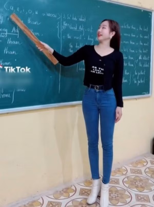 Ban đầu, cô giáo Hà Thị Duyên đăng những clip vui vẻ trên mạng nhưng bất ngờ nổi tiếng, điều đó khiến cô rất vui vì được nhiều người yêu mến như vậy.