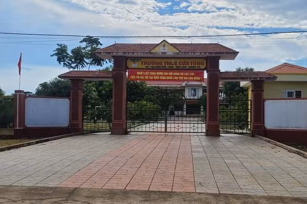 Hieu truong o Quang Tri bi to quan he bat chinh voi dong nghiep