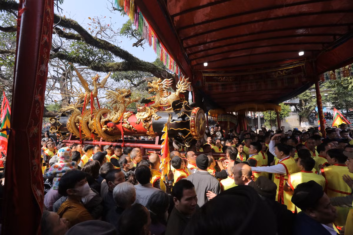 Theo dân gian truyền lại, thời vua Hùng có ông Cương Công, con trai ông Kinh Bắc quận vương, có công dẹp giặc Xích Quỷ, được vua phong là Thiên Cương.