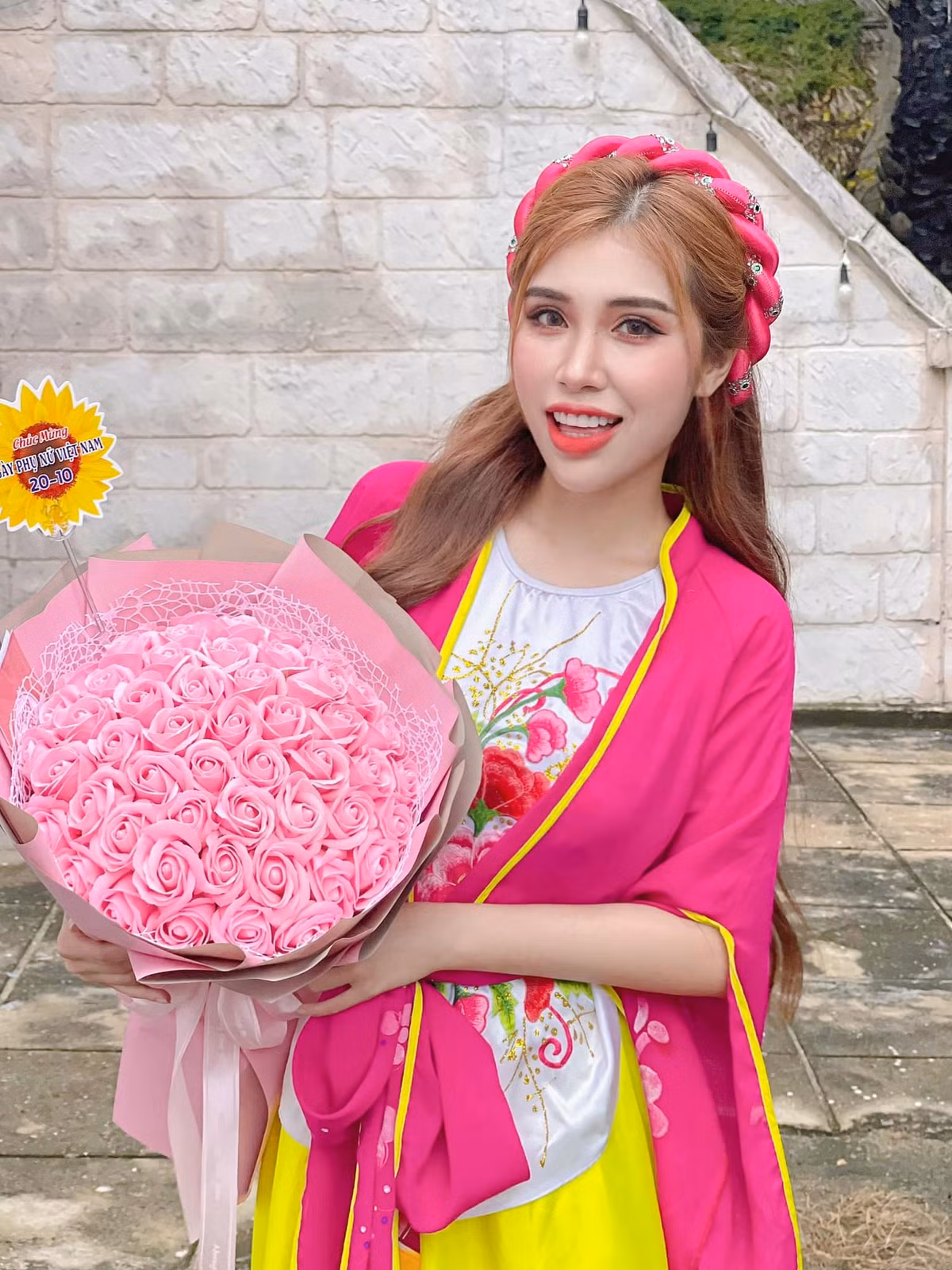 Pinky Bảo Trân gây chú ý ngay từ những tập đầu tiên nhờ ngoại hình gợi cảm, gương mặt xinh đẹp.