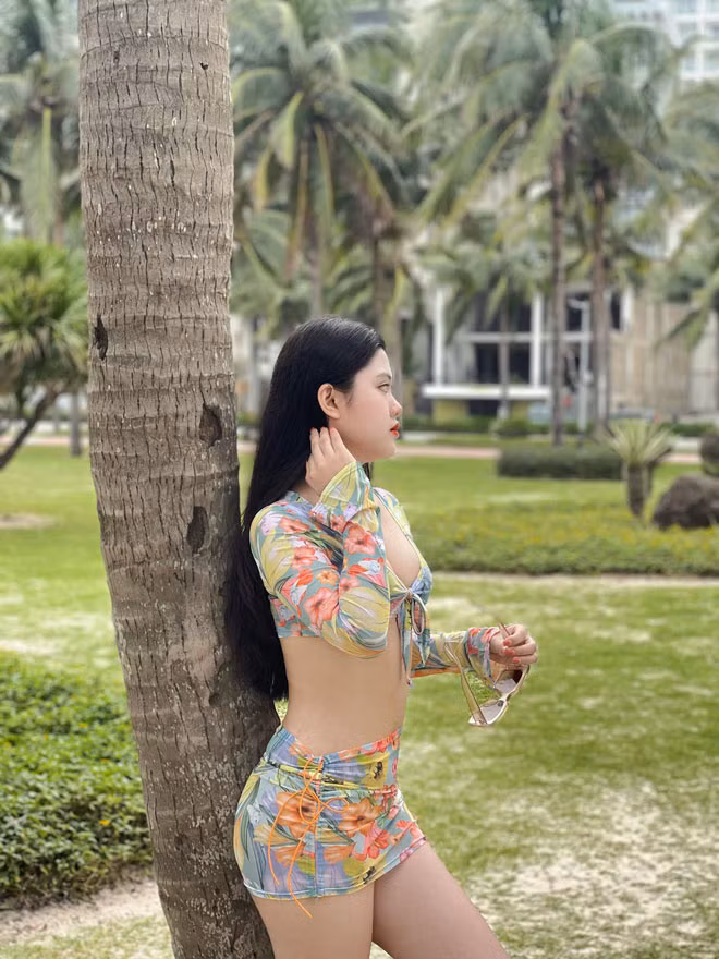 Cô gái Quảng Nam vốn có vóc dáng gầy gò, thiếu sức sống. Tuy nhiên, thời gian ở nhà tránh dịch COVID-19, Vũ Nhy tăng cân chóng mặt do ăn nhiều và hạn chế vận động.