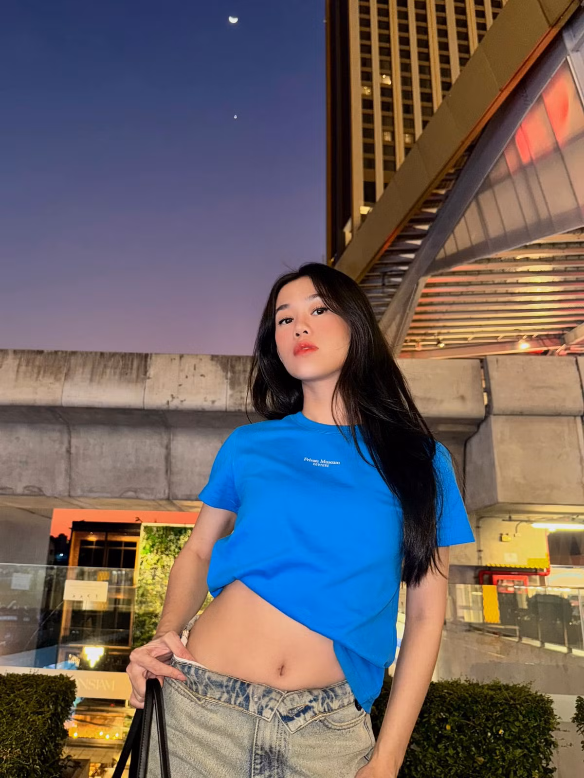 Ngọc Thảo chủ yếu check-in các nhà hàng sang trọng, đi du lịch đây đó cũng những người bạn thân thiết của mình. Còn lại khi rảnh, nàng cựu hot girl chỉ ở nhà, chăm sóc mèo và dành cho bản thân khoảng nghỉ ngơi, thư giãn.