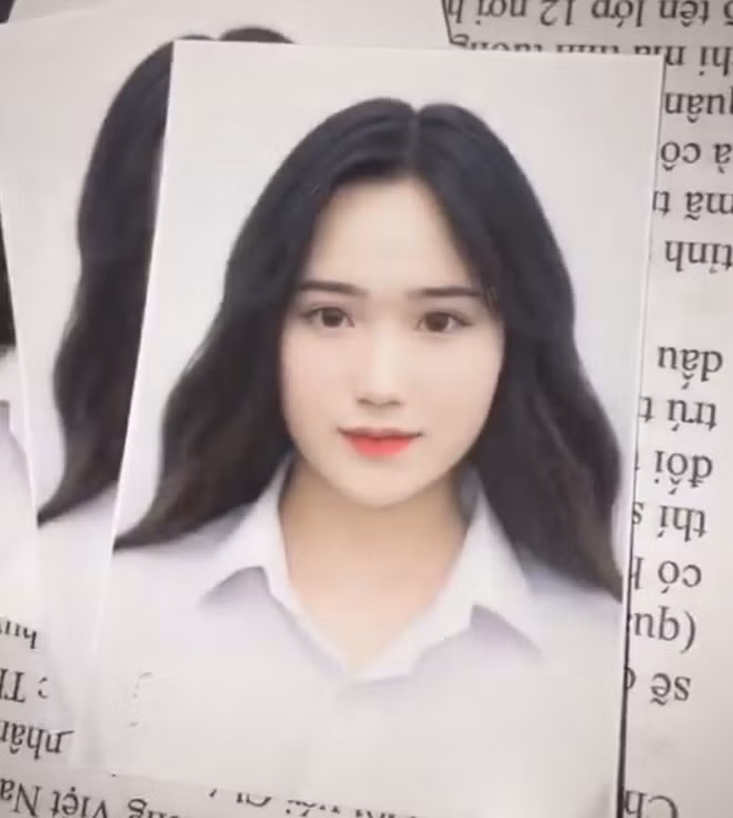 Hồng Vân là cái tên tiếp theo được xếp vào danh sách dàn hot girl Việt có tấm ảnh thẻ vạn người mê.