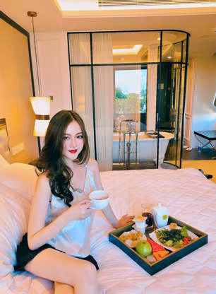 Thoại Nghi vẫn sắp xếp thời gian để học tập tại trường, đồng thời tham gia tập thể hình để giữ vóc dáng đẹp nhất và chuẩn bị trước các tình huống mà giám khảo có thể đặt ra.