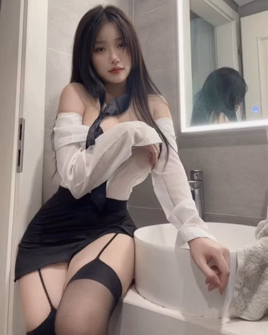 Trên một tờ báo có uy tín xứ Trung, Thùy Trang được dành nhiều lời có cánh, mô tả cô là "mang vẻ đẹp Á Đông" và "nguồn cảm hứng cho giới trẻ".