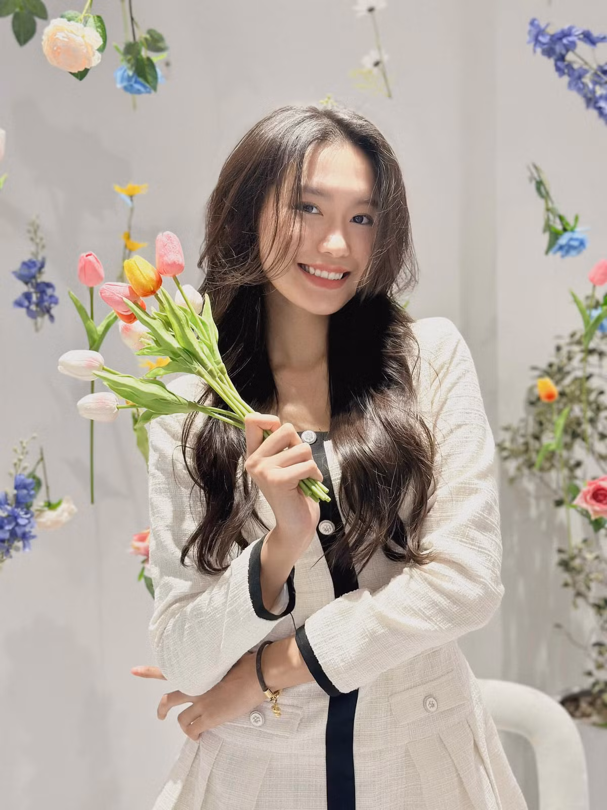 Ngoài ra, Doãn Hải My còn có nhiều tài lẻ như vẽ tranh, chơi đàn, múa, hát,...