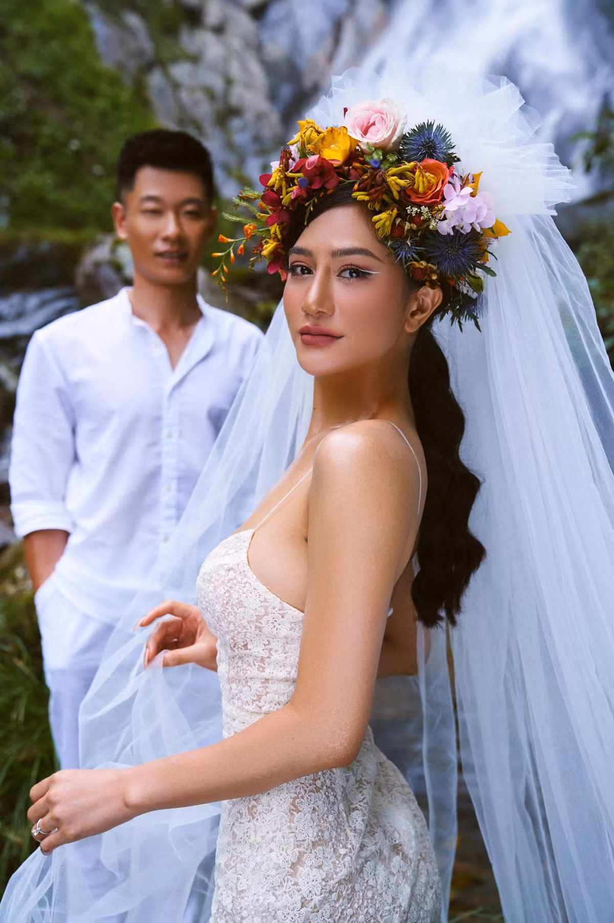 Ngọc Bích giữ vững phong độ dáng đẹp, quyến rũ trong nhiều năm qua khiến bạn bè, đồng nghiệp bày tỏ sự ngưỡng mộ.