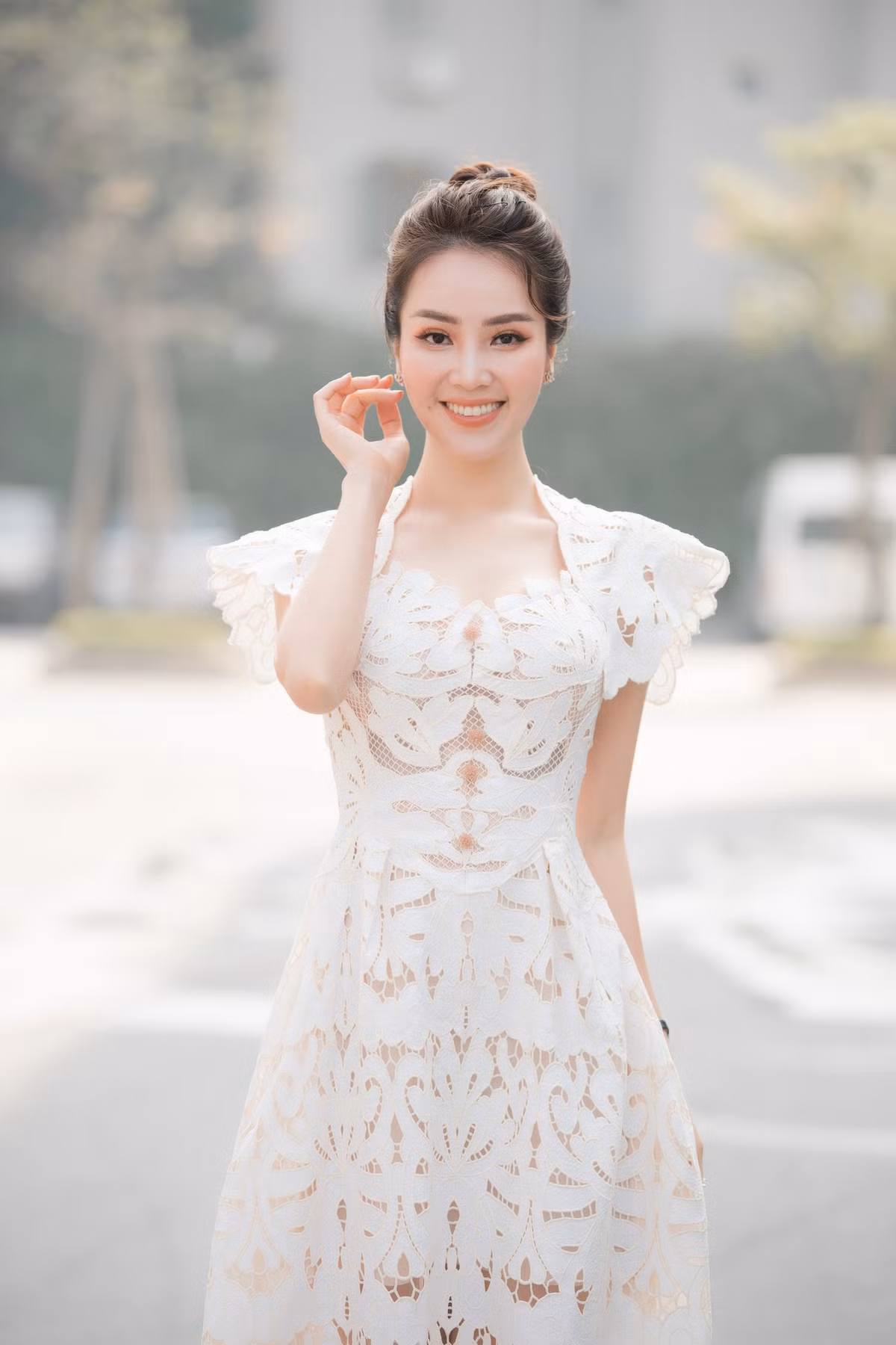 Dân mạng liên tục để lại lời khen sắc vóc của nữ MC ở tuổi 36.