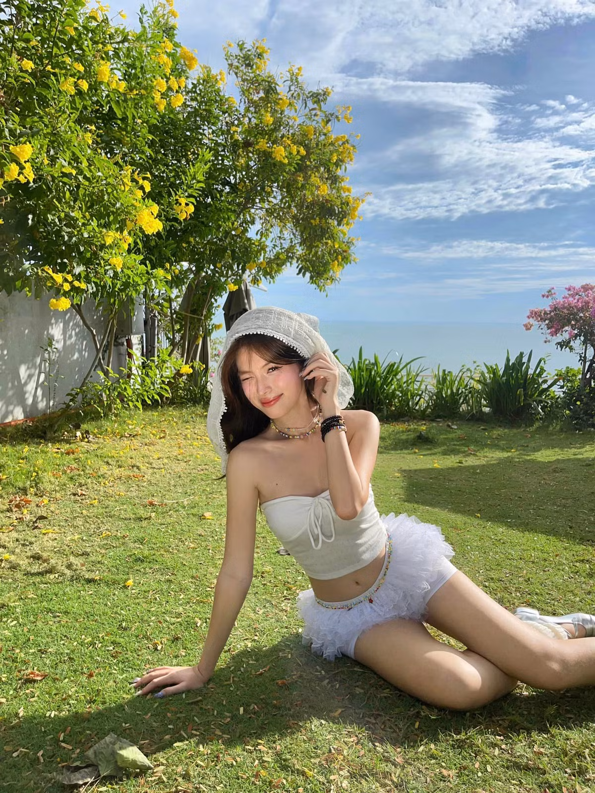 Thụy Hân sở hữu một khuôn mặt đẹp với chiếc cằm chuẩn Vline, sống mũi cao cùng miệng cười vô cùng quyến rũ.