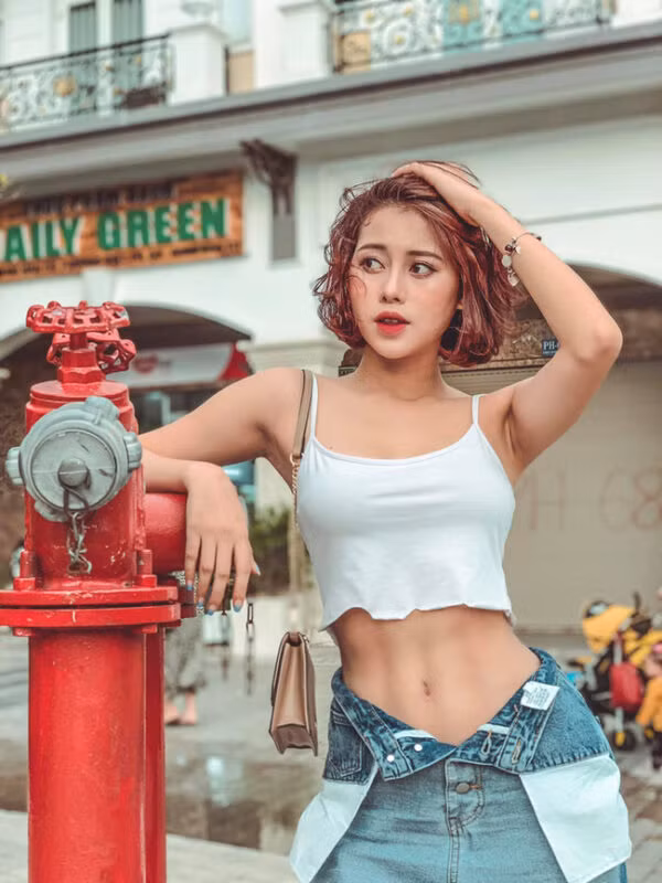 Được biết đến với biệt danh “chị Google", Phương Thoa nổi bật lên giữa loạt Tiktoker nhờ sự duyên dáng, hài hước của mình.