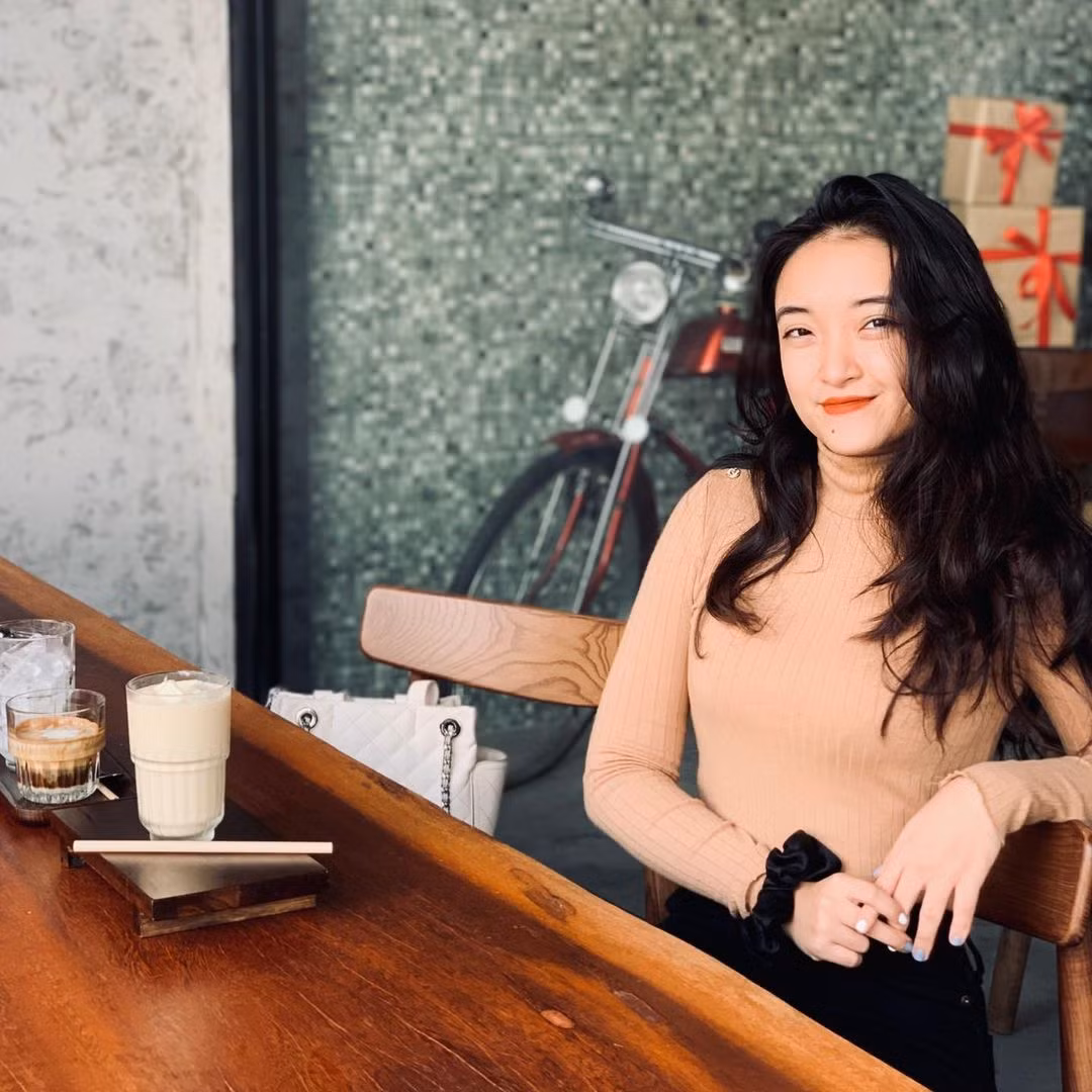 Với loạt khoảnh khắc này thì cũng dễ hiểu khi trang cá nhân của Thạch Thảo được phủ kín bằng những bức hình bikini "đỉnh của chóp"