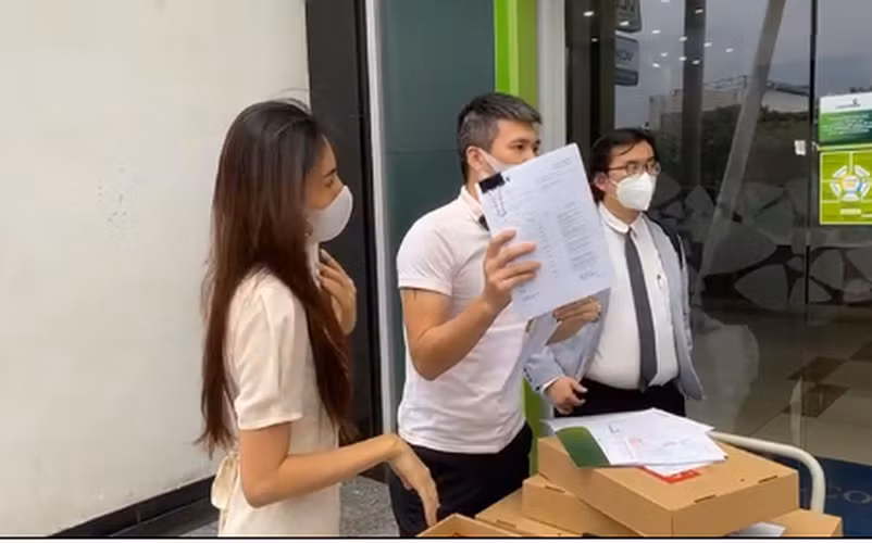 Ngoài ra, Hằng Túi còn ủng hộ việc kiện tụng vì như thế mới có thể khiến những người "quay xe liên tục" như cô có bến đỗ?