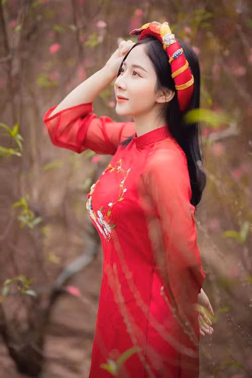 Như Quỳnh cho biết Ngành báo mang lại sự tự tin, năng động và sáng tạo để theo kịp và dẫn dầu xu hướng. Công việc này rất phù hợp với tính cách của Như Quỳnh nên cô quyết tâm theo đuổi nó.