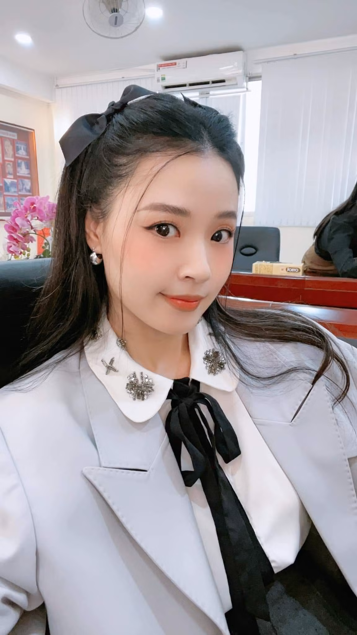 Hình ảnh của người đẹp luôn gắn liền với sự trong sáng nhẹ nhàng.