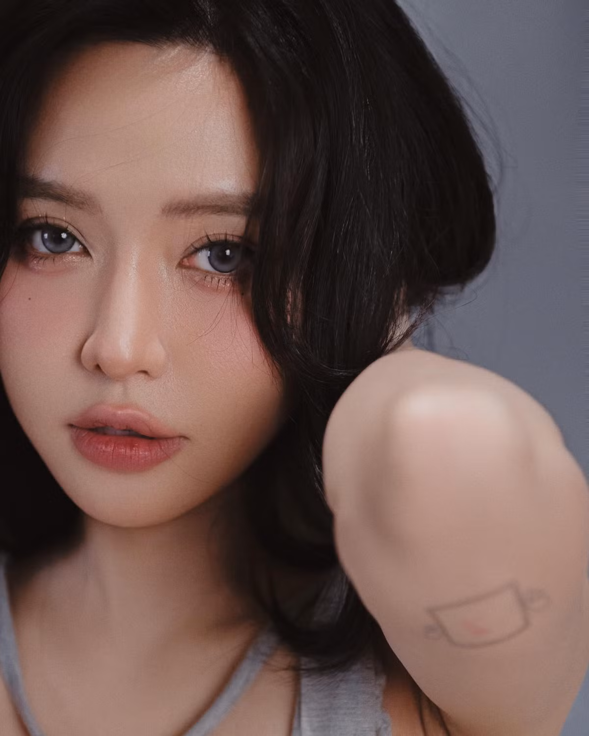Điều này khiến netizen đặt nghi vấn Bích Phương đã can thiệp thẩm mỹ để trùng tu nhan sắc.