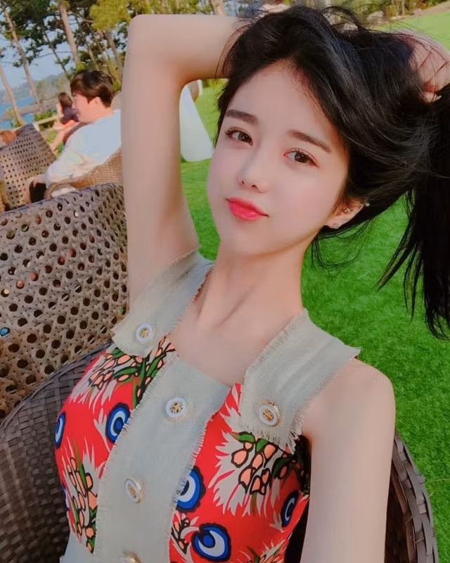 Cô sở hữu ngoại hình hút mắt, đặc biệt là đường cong nóng bỏng, không thua kém bất cứ người mẫu nội y nổi tiếng nào.