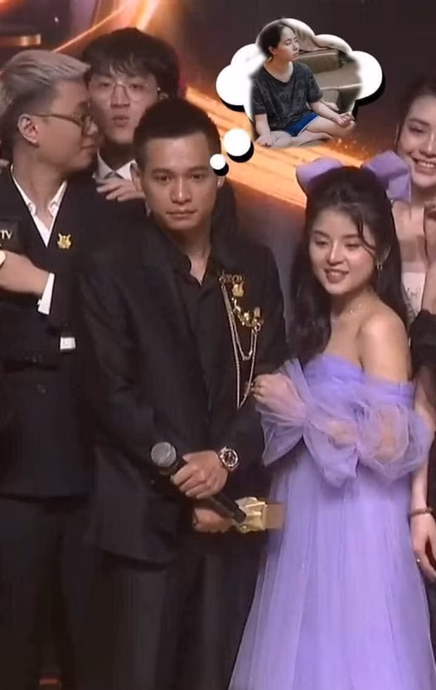 Netizen truy tìm cô gái áo tím đứng cạnh làm Độ Mixi "dừng hình" Netizen truy tim co gai ao tim dung canh lam Do Mixi