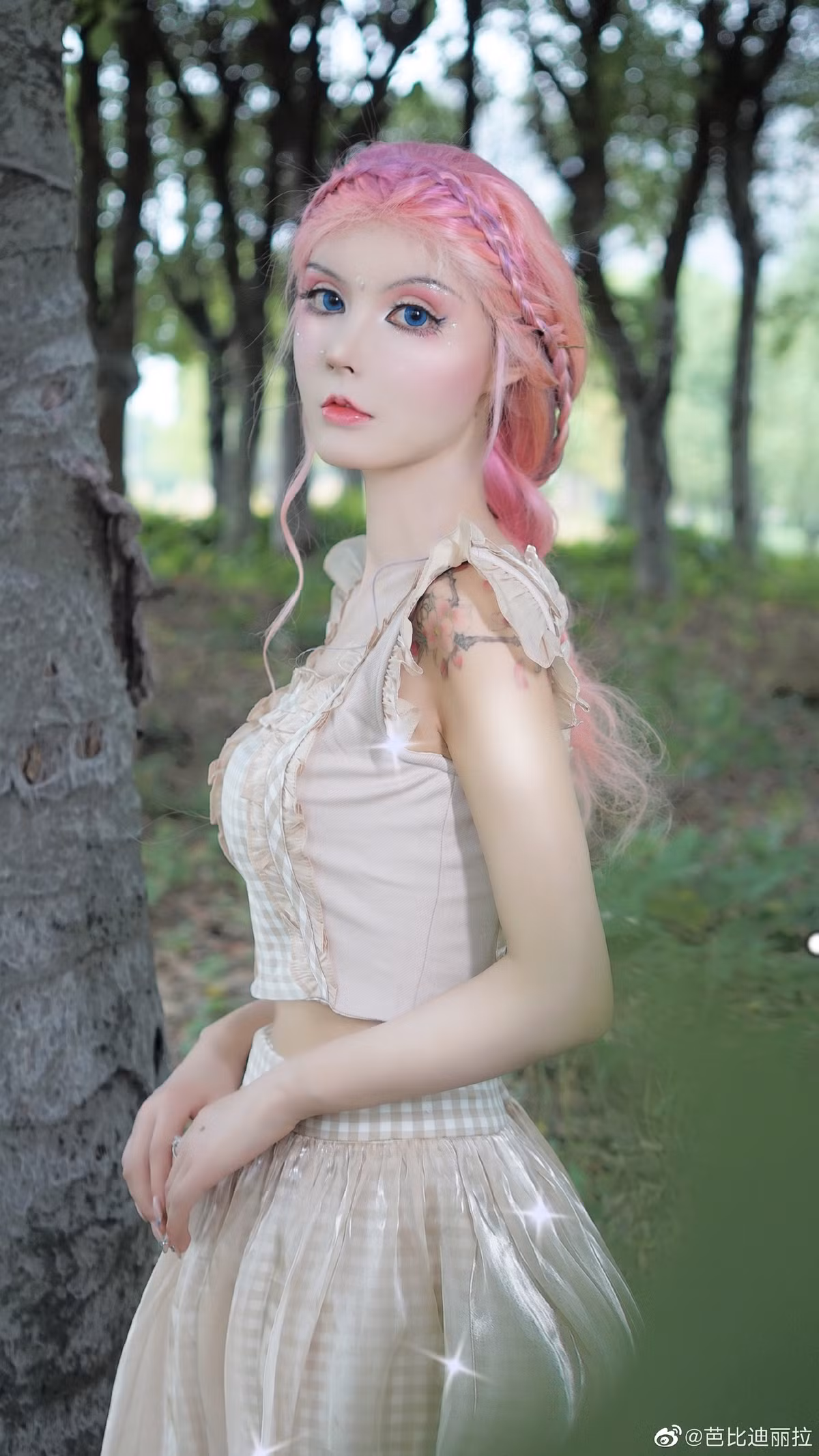 Ai cũng phải thốt lên ngạc nhiên vì vẻ ngoài đẹp tựa búp bê của Delilah.