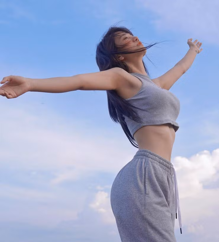 Hiện Lê Bống sở hữu hơn 9,3 triệu người theo dõi trên nền tảng TikTok và hơn 1,2 triệu trên mạng xã hội Instagram.