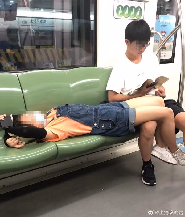 Đoạn clip sau đó được đăng tải lên mạng xã hội và nhận được hàng nghìn lượt xem và chia sẻ.