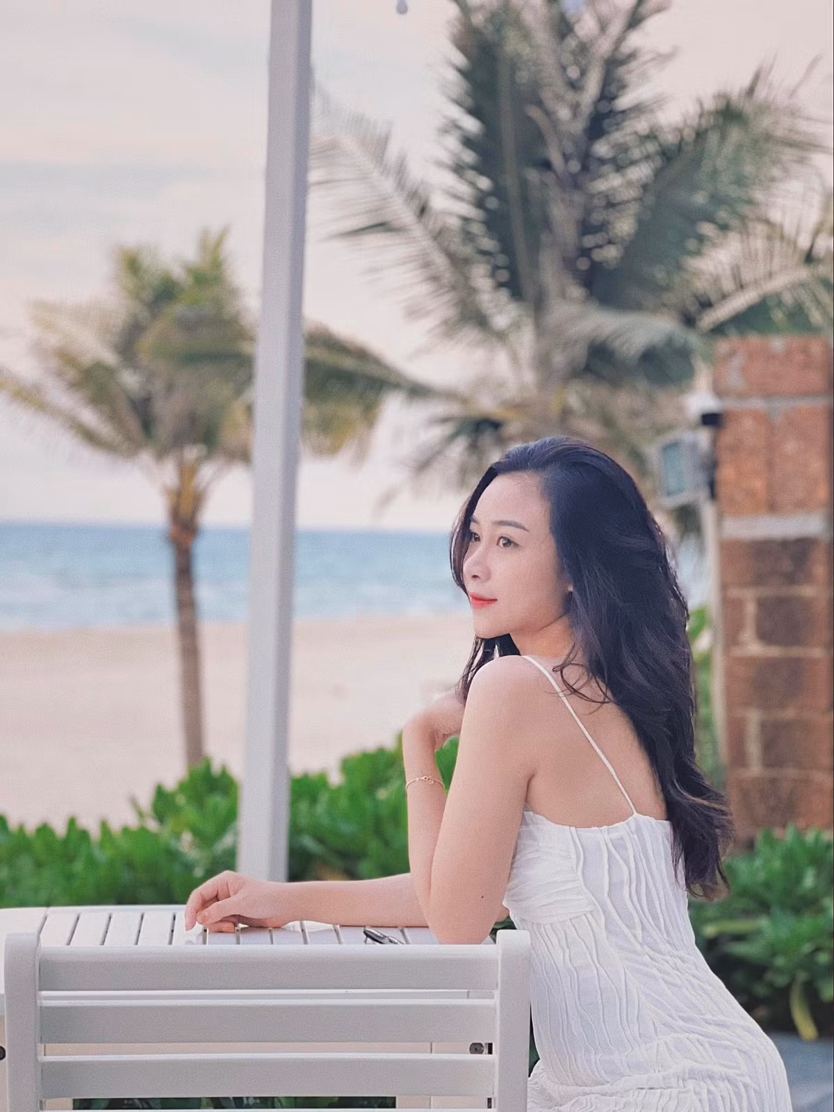 Thậm chí, trong những tấm hình khoe khoảnh khắc đời thường, Nhật Linh vẫn "gây sốt" vì nhan sắc, vóc dáng tuyệt đẹp.
