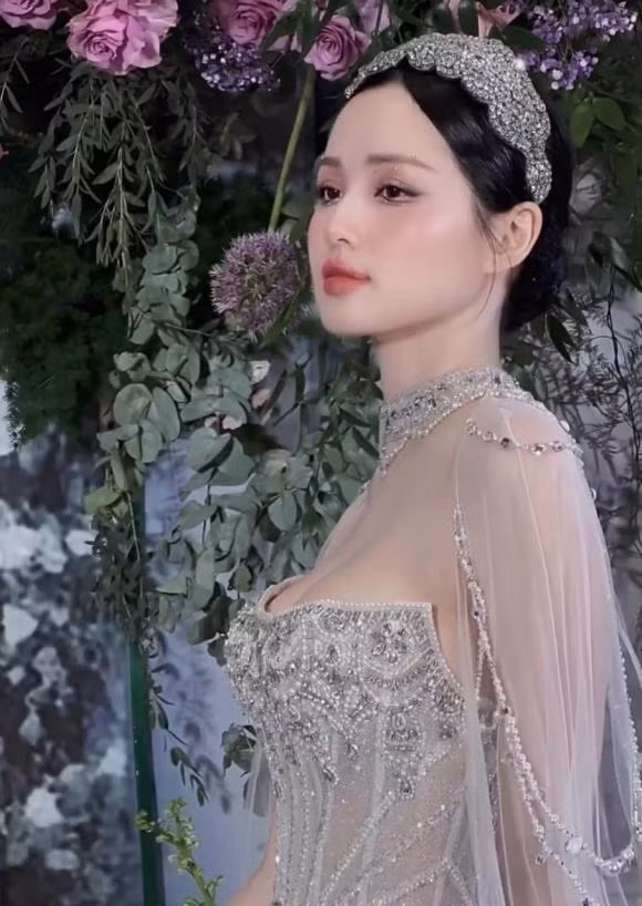 Đặc biệt, nhiều người còn phải nhận xét rằng từng đường nét của Tâm Tít vẫn luôn sắc sảo khó ai sánh bằng.