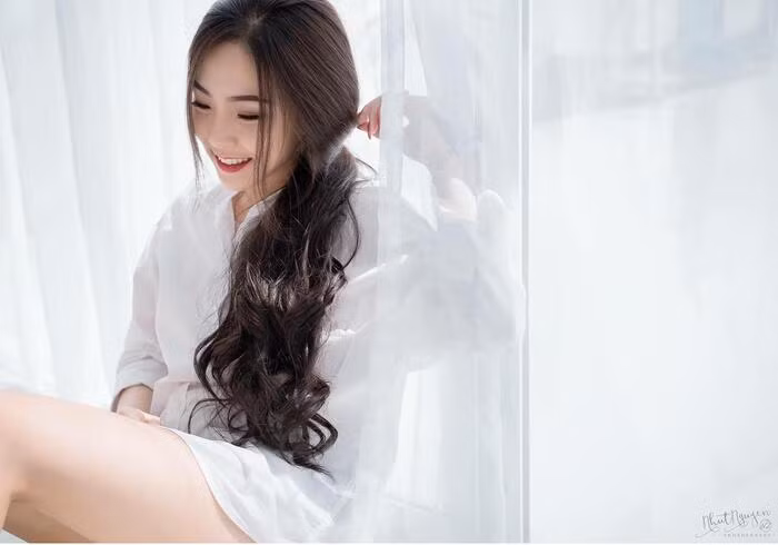 Chưa hết, Sarah còn hết lời khen bạn trai quen qua mạng bằng việc nhận xét anh là người quan tâm đến người thân, gia đình mình, tôn trọng mọi người.