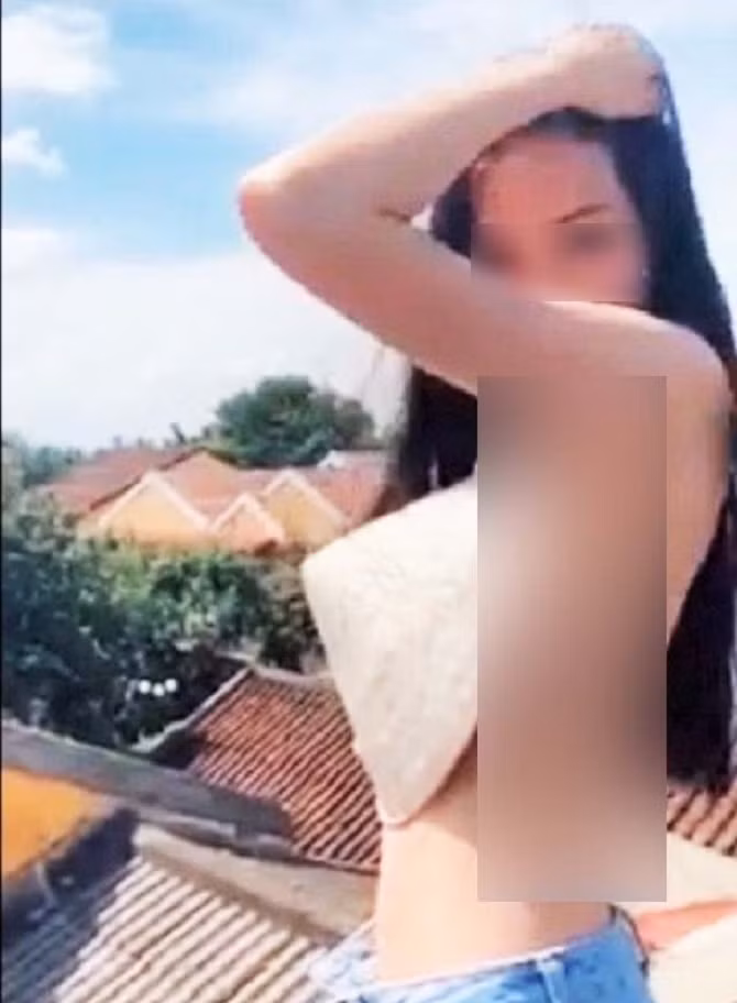 Sau đó, cô gái ăn mặc phản cảm ở Hội An đã phải nhận vô vàn chỉ trích về chế tài xử phạt từ đơn vị chức trách.