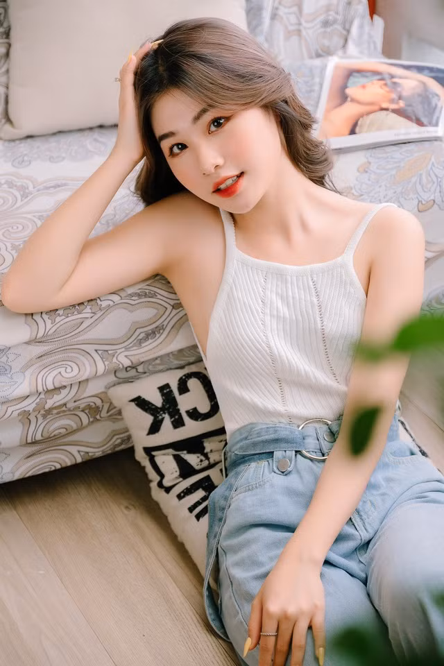 Phương Anh sở hữu chiều cao 1m60 và số đo ba vòng: 75-56-87. Cô gái 19 tuổi được nhiều người chú ý bởi ngoại hình ưa nhìn, phong thái tự tin.