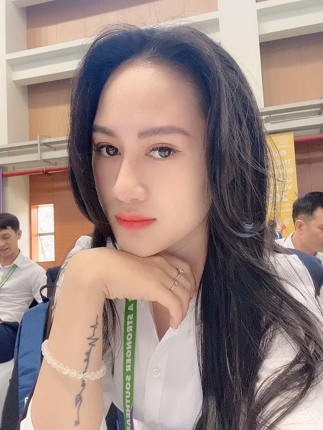 Gái xinh của bộ môn đấu kiếm cũng nhận được rất nhiều lời mời tham gia mẫu ảnh, quảng cáo.