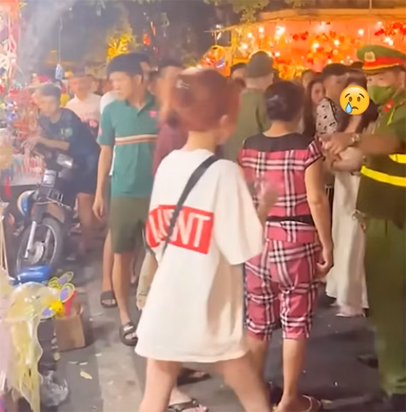 Xon xao co gai bi chu hang 