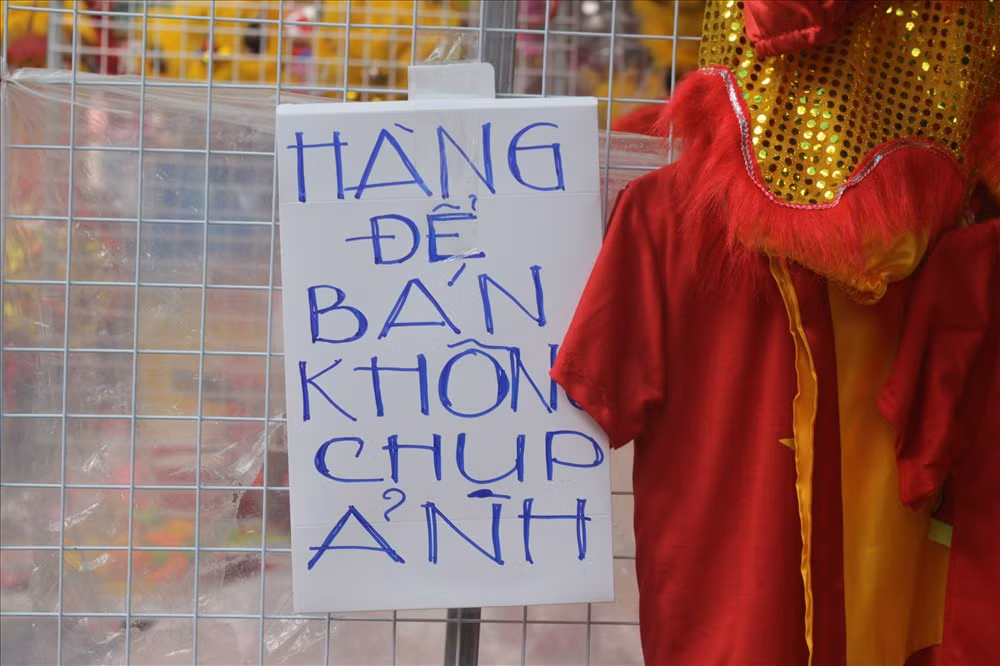Xon xao co gai bi chu hang 