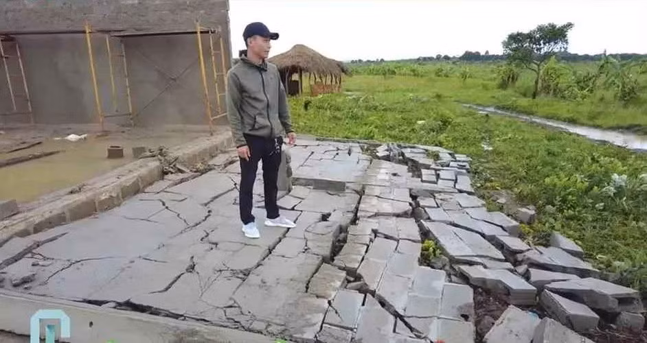 Đặc biệt hơn trong video, bà nội Quang Linh còn nhắn nhủ cháu trai mau lấy vợ khiến người hâm mộ thích thú, rần rần xin được về làm dâu của gia đình chàng trai xứ Nghệ.
