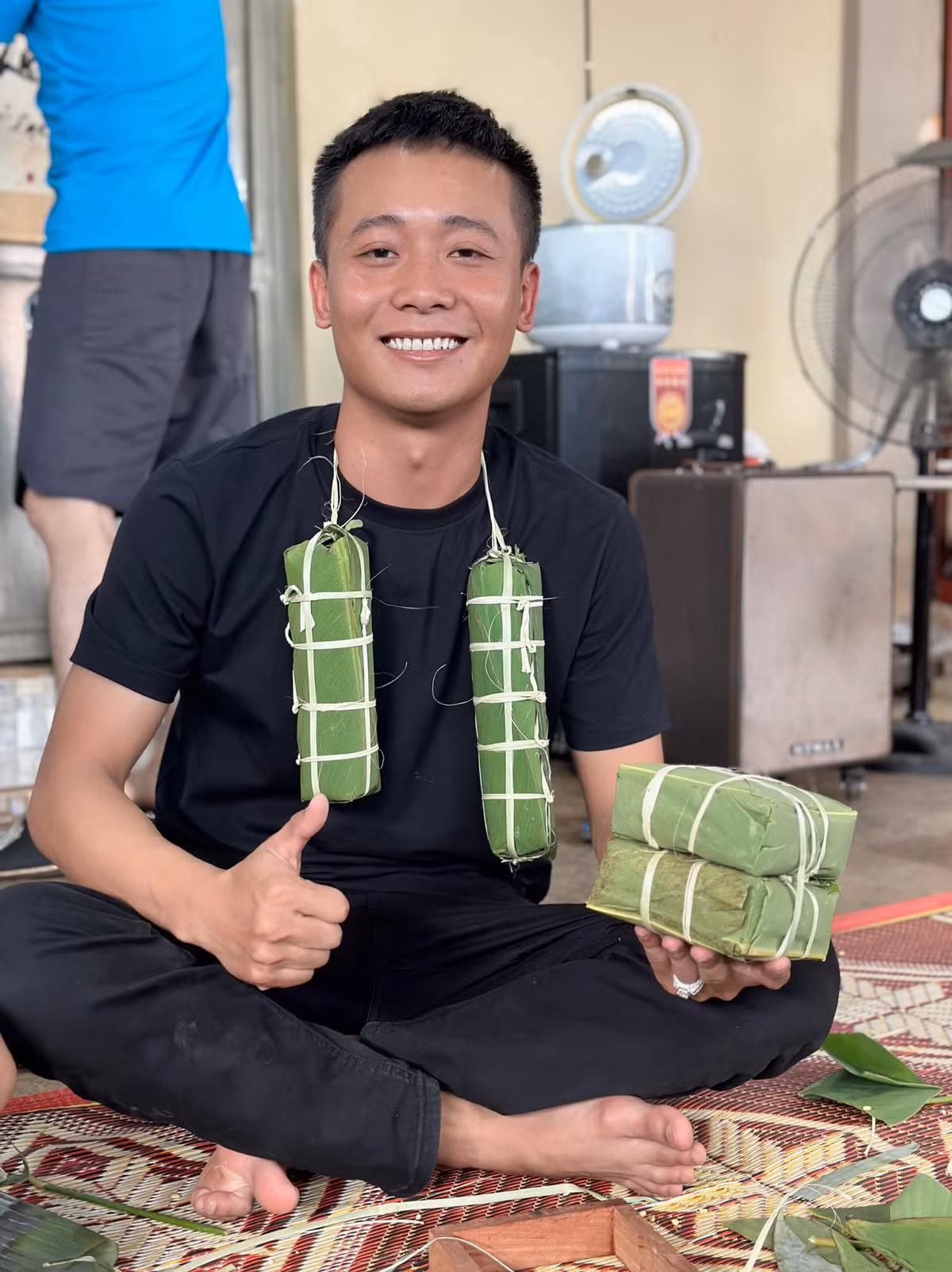 Chính bản thân Quang Linh Vlogs cũng đăng lại trên trang cá nhân, đính kèm dòng chú thích: "Lên đường tòng quân. Hẹn mọi người hai năm nữa".