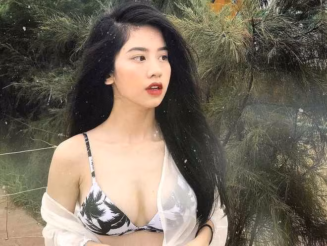 "Hot girl Thanh Hóa" Hàn Hằng lên tiếng về hình ảnh nhạy cảm Sau khi tái xuất mạng xã hội và chính thức công khai mối quan hệ với Huyme vào tháng 3 năm nay, hot girl Hàn Hằng tiếp tục thu hút sự chú ý của cư dân mạng.