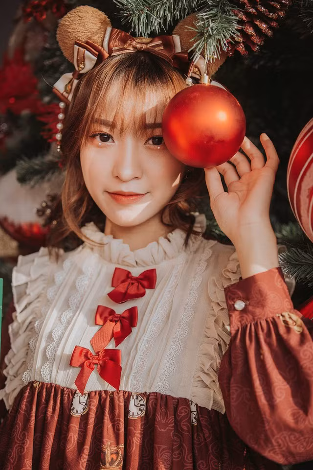 Để thực hiện bộ ảnh này, Mỹ Trinh đã lên ý tưởng và chuẩn bị trong 2 ngày. Cô lựa chọn kĩ càng từ trang phục, phụ kiện, kiểu tóc, cách trang điểm và cách diễn xuất trước ống kính.