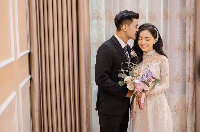 Chưa hết, Mai Hà Trang còn không quen cảm ơn Đức Chinh khi khoảng thời gian dài qua đã đồng hành và điểm tự vững chắc cho cô nàng.