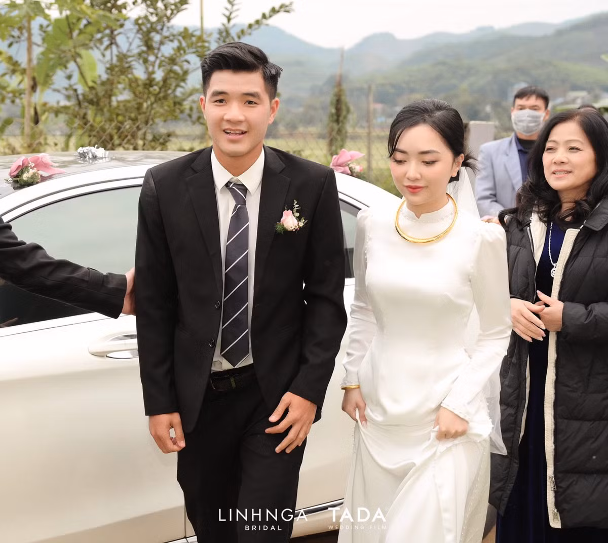 Với những ai theo dõi Hà Đức Chinh thường xuyên có lẽ đều biết bạn gái Đức Chinh chính là Mai Hà Trang, anh chàng công khai trên mạng xã hội từ tháng 4/2019. Cặp đôi được cộng đồng mạng đánh giá là trai tài gái sắc, cực kỳ xứng đôi.