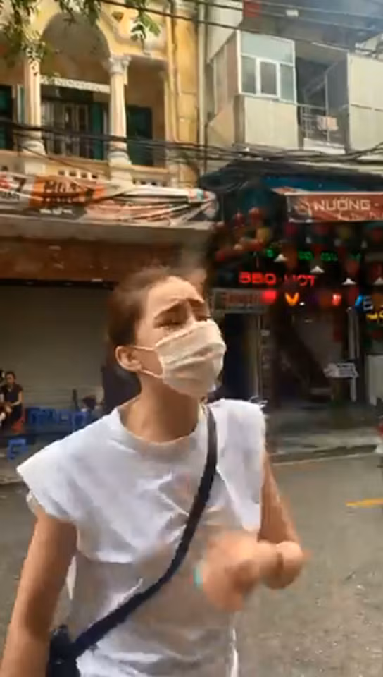Luu De Ly au da voi anti-fan tren pho co: Cong an vao cuoc-Hinh-2
