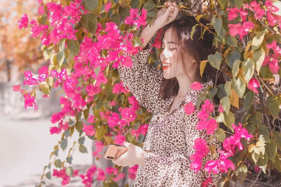 Cùng ngắm thêm những bức ảnh check-in hoa giấy ở Vũng Tàu xinh đẹp của các bạn trẻ.