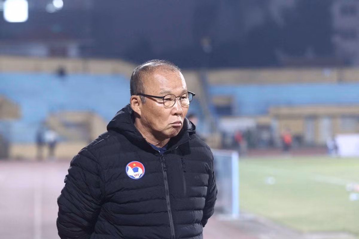 HLV Troussier qua khac biet voi nguoi tien nhiem Park Hang Seo-Hinh-2
