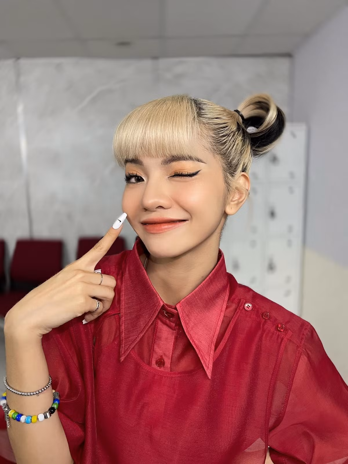 Thời gian gần đây, CiiN liên tục trở thành tâm điểm chú ý của netizen, nhiều lùm xùm đến với cô nàng điển hình như việc nhan sắc khi lên sóng truyền hình hay mới nhất là danh xưng "Lisa Việt Nam".