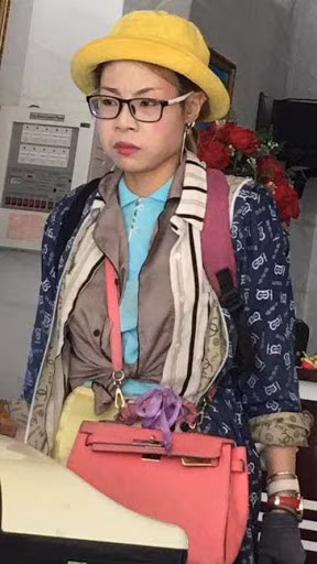 Một thời gian sau, con trai Bella đã được Hằng "Túi" giúp đỡ để có thể đến trường, có cuộc sống tốt hơn.
