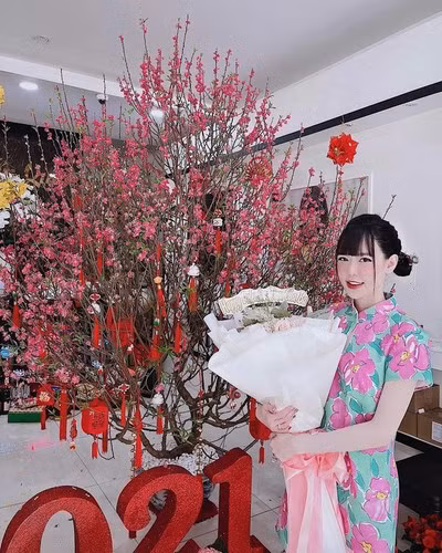Bởi lẽ chẳng phải nàng dâu nào cũng gặp được mẹ chồng tâm lý, chiều chuộng con dâu như phu nhân ông trùm điện tử Sài thành.