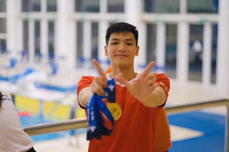 "Hot boy" này góp công vào thành tích 2 tấm HCV liên tiếp của đội tiếp sức 4x200 m tự do nam ở 2 kỳ SEA Games gần nhất.