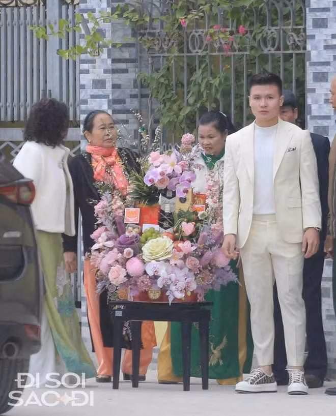 Theo thông tin mới nhất, cầu thủ Quang Hải và Chu Thanh Huyền sẽ tổ chức lễ ăn hỏi vào ngày 1/1/2024 nhằm đúng Tết Dương lịch. Ảnh: Đi soi sao đi